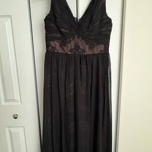 Gorgeous night gown - like new - elegant - size 8
